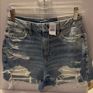 American Eagle Outfitters Curvy Waistband Denim Mom Shorts Sz 4.  NWT. Box35